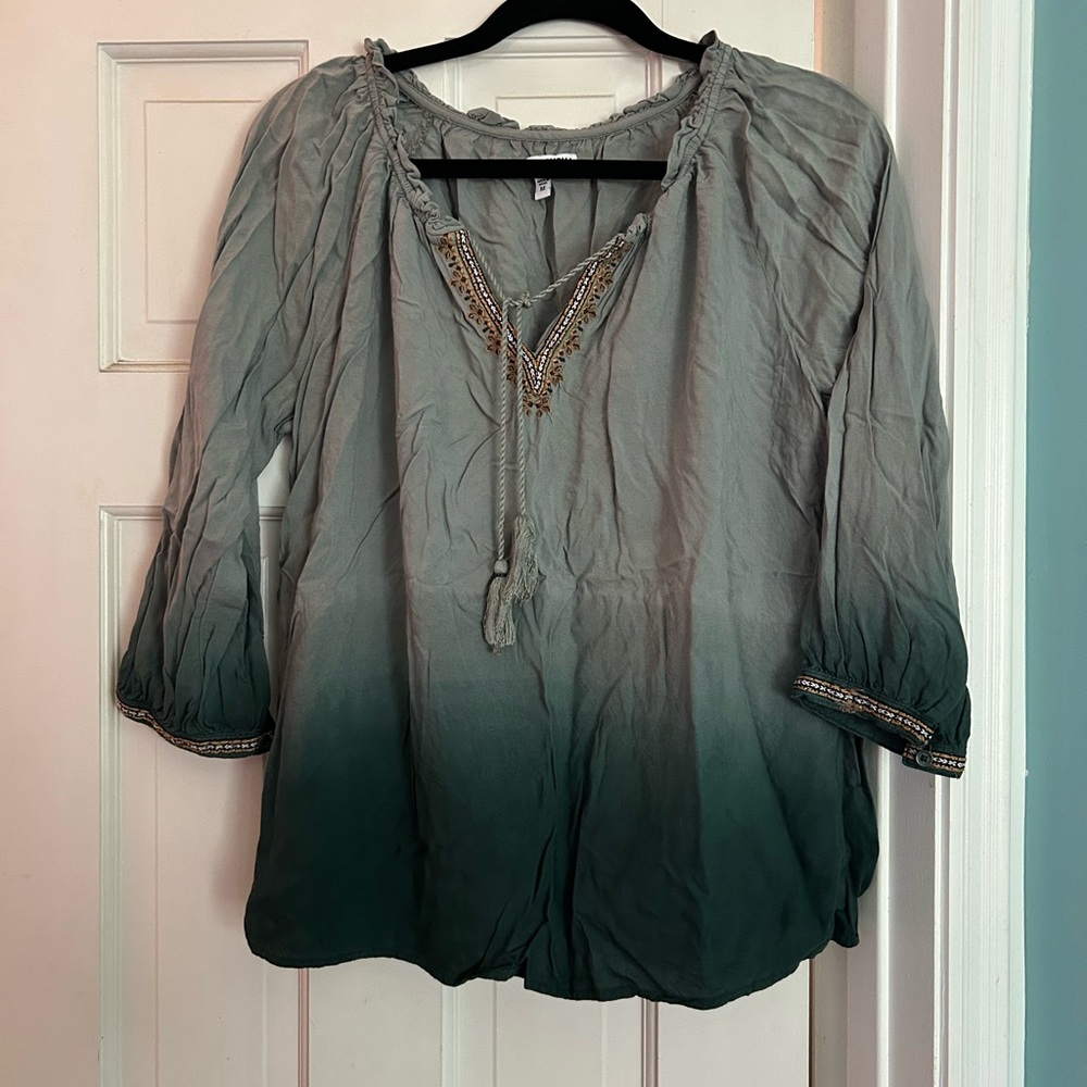 Sonoma Gray and Black Puff Sleeve Blouse